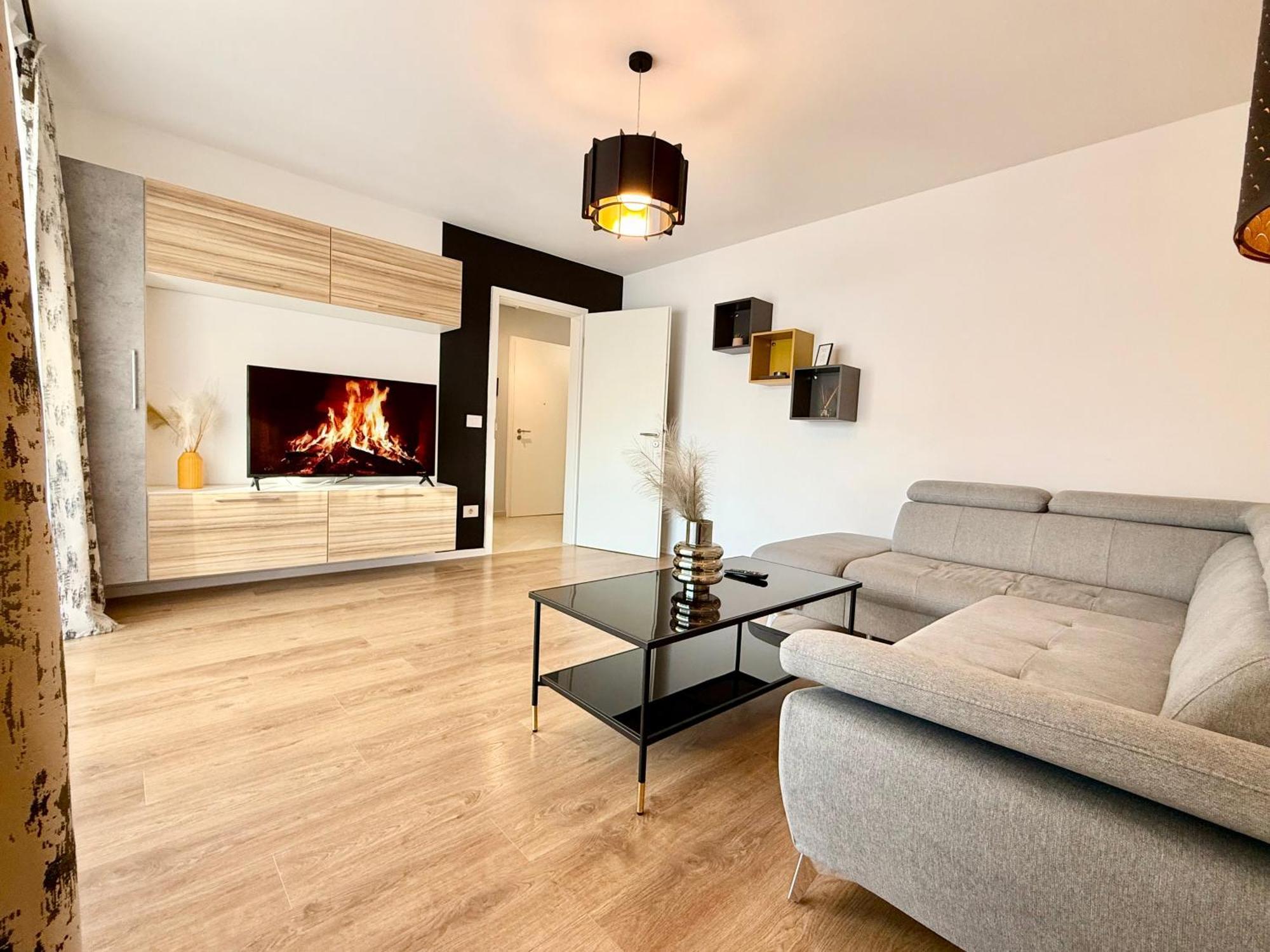Kasper Coresi Mall - Rise Private Apartments & Suites Brasov Exterior photo